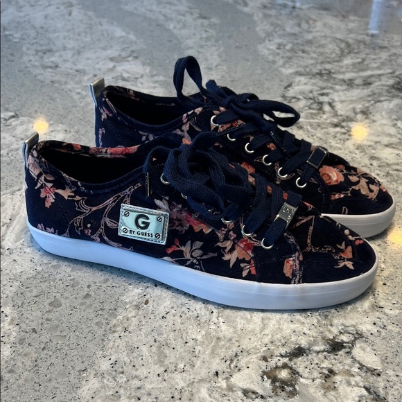 NWOB GUESS Women's Navy and Pink Floral Sneakers - Picture 1 of 10